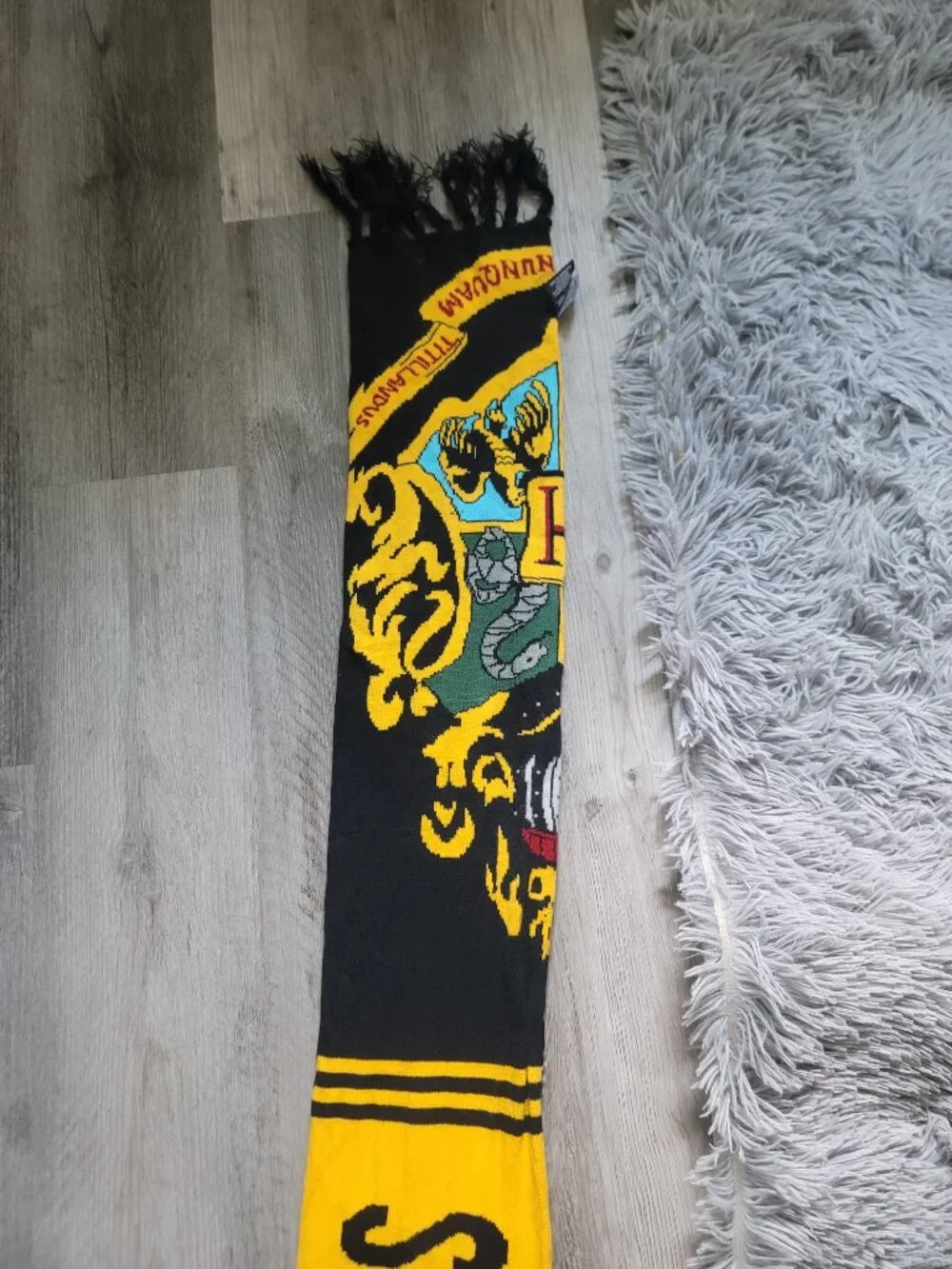 Long black and yellow harry Potter Hogwarts - measures approx 76.5